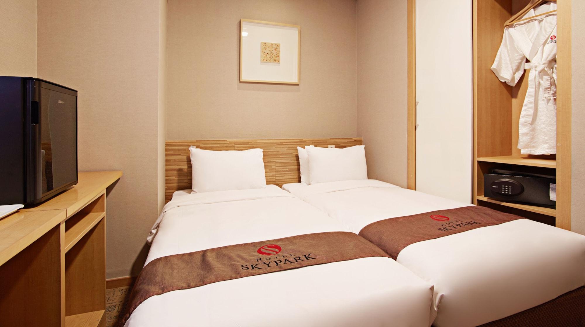 Hotel Skypark Myeongdong 2 Seoul Exterior photo