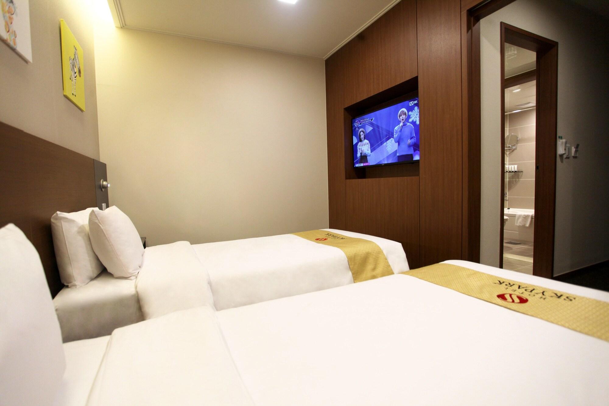Hotel Skypark Myeongdong 2 Seoul Exterior photo