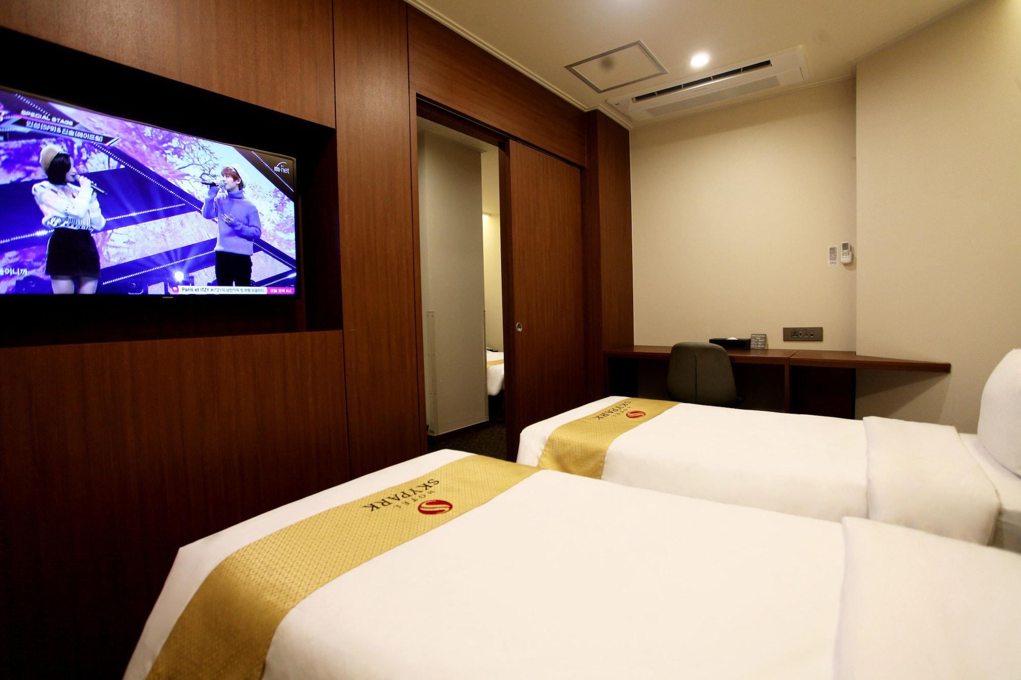 Hotel Skypark Myeongdong 2 Seoul Exterior photo