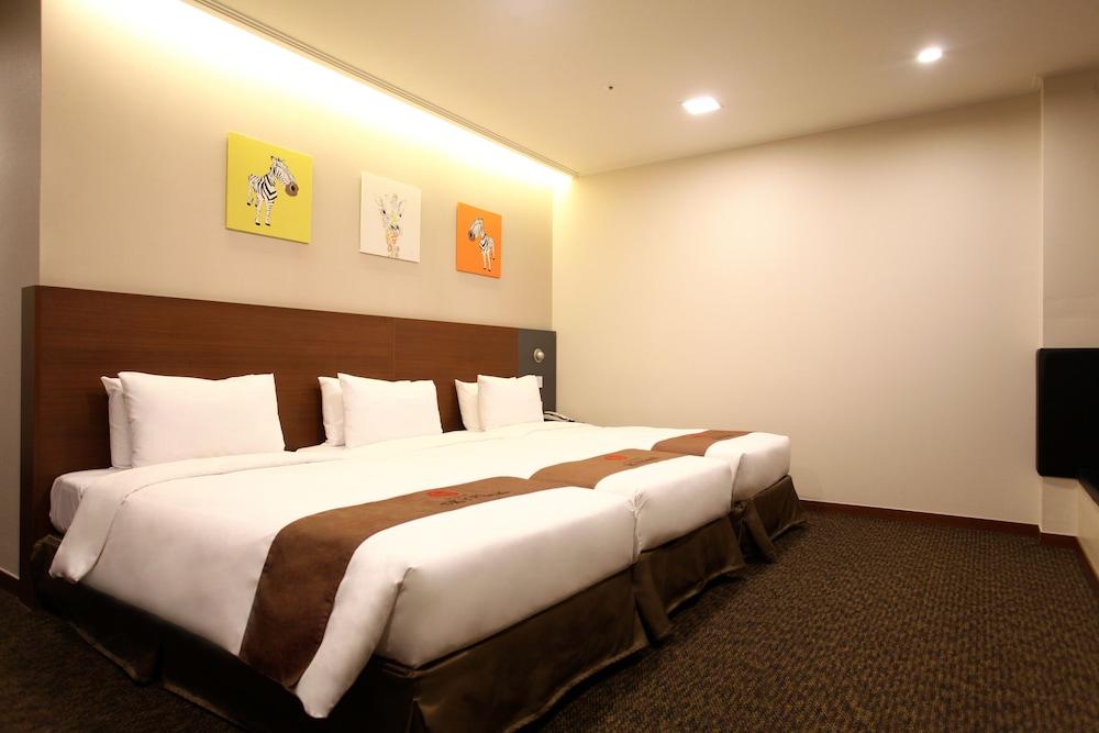 Hotel Skypark Myeongdong 2 Seoul Exterior photo
