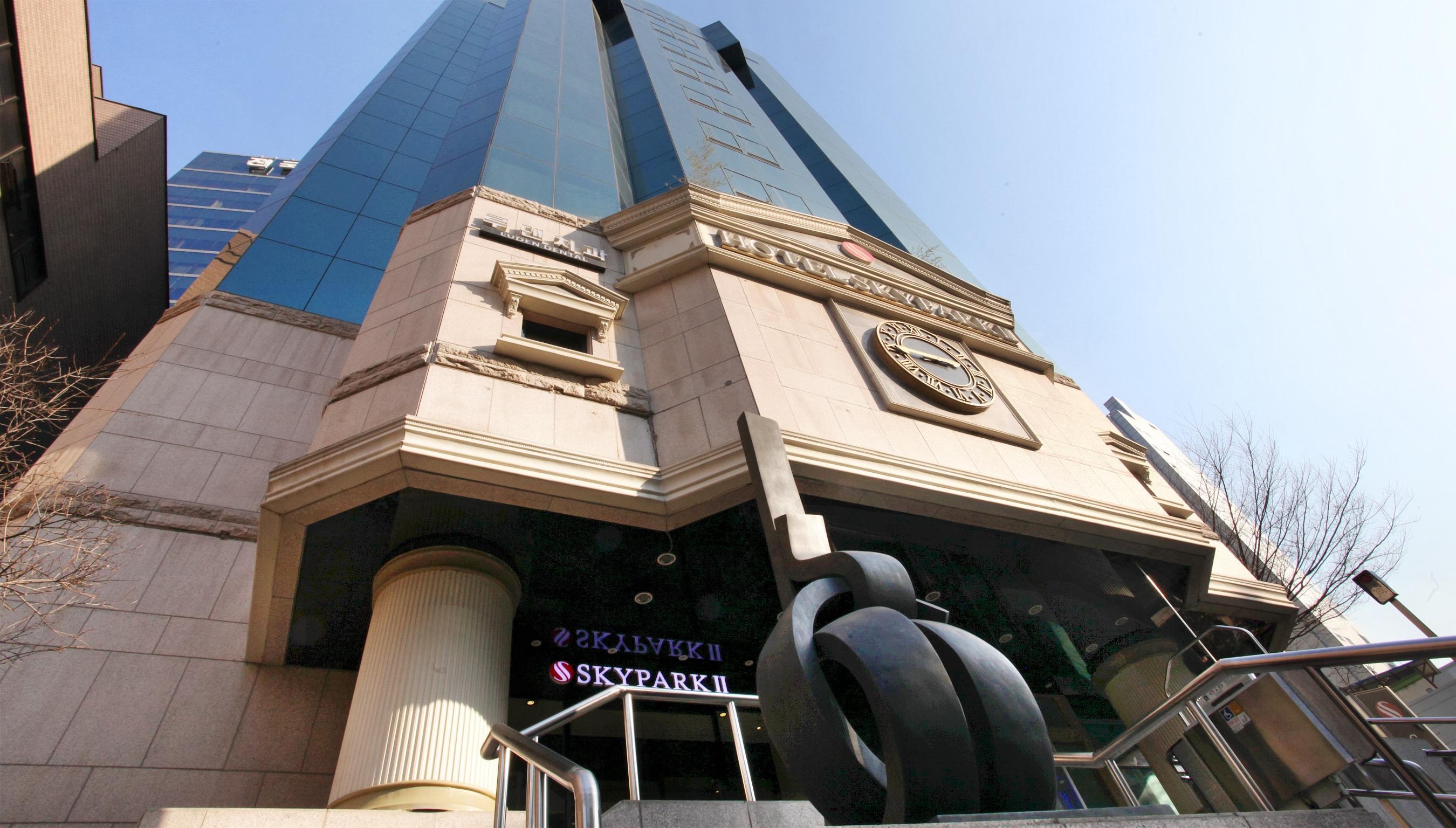 Hotel Skypark Myeongdong 2 Seoul Exterior photo