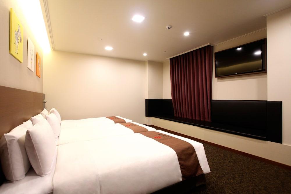Hotel Skypark Myeongdong 2 Seoul Exterior photo