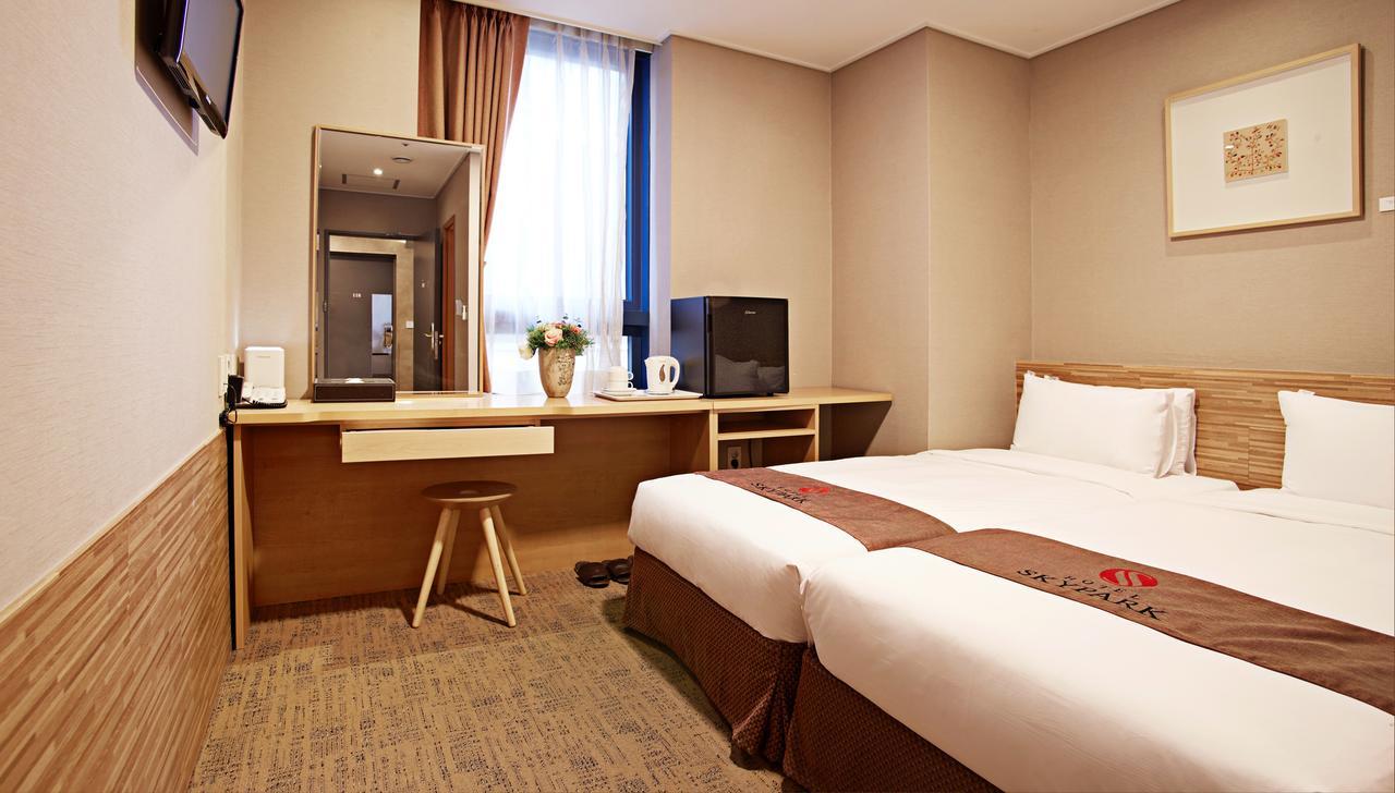 Hotel Skypark Myeongdong 2 Seoul Exterior photo